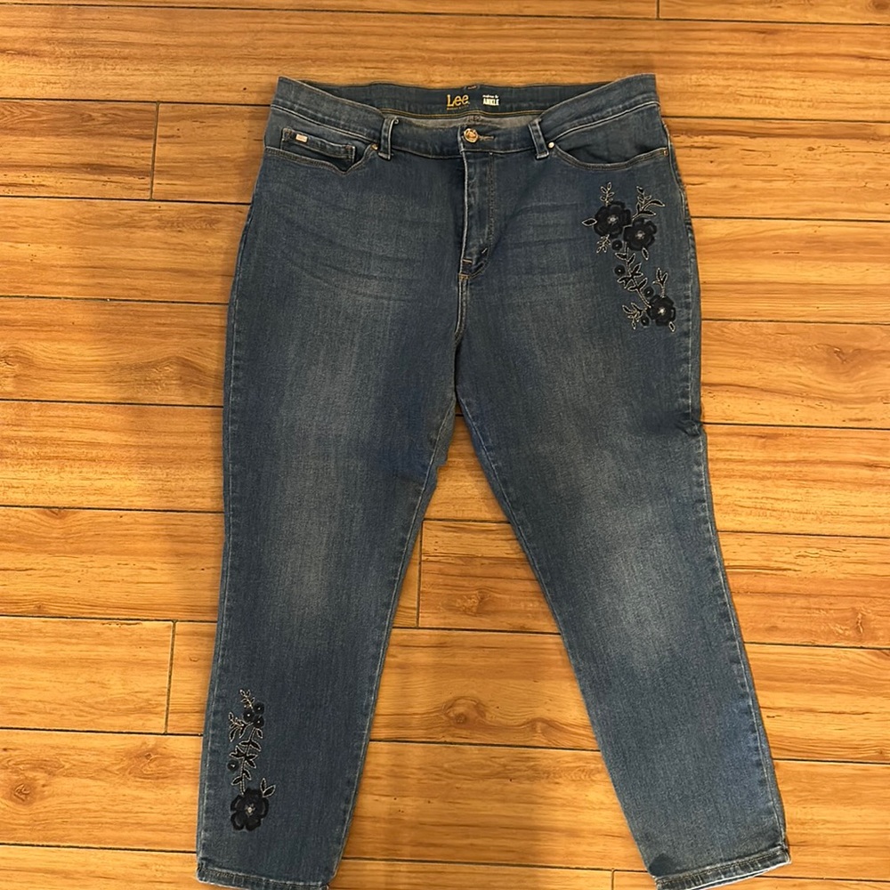 Lee Embroidered Midrise Skinny Ankle Jean